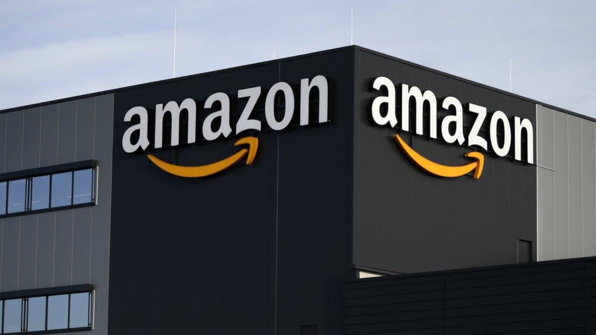 Centro de distribución de Amazon. Imagen de archivo