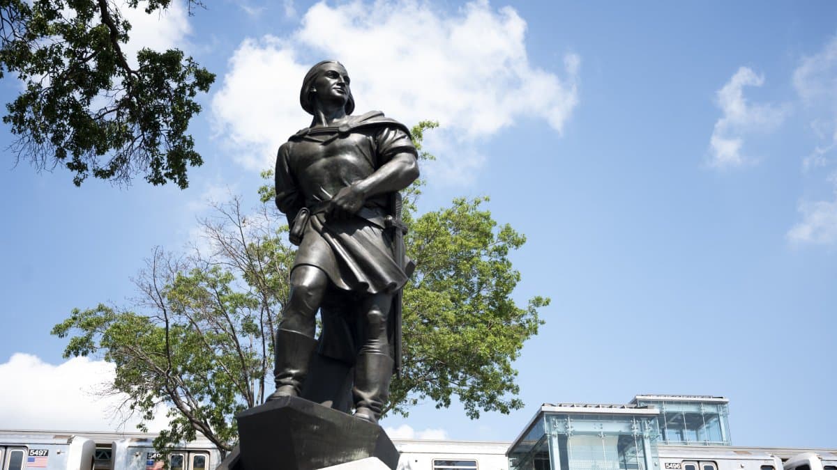 Una estatua de Cristóbal Colón antes de su traslado definitivo a la Casa Blanca