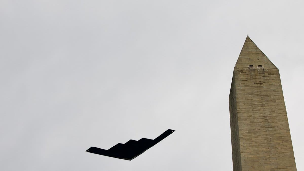 A U.S. B-2 bomber flying over Washington (file photo).