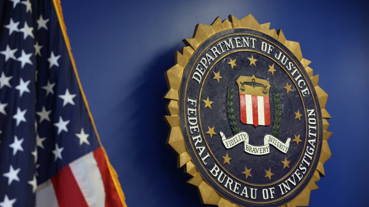 Logo del FBI en un edificio federal en Los Ángeles/ Patrick T. Fallon