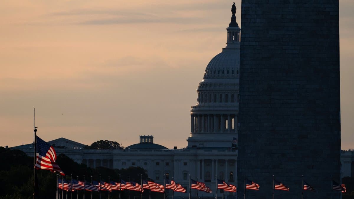 Vista de la cúpula del Capitolio de los Estados Unidos y el Monumento a Washington
