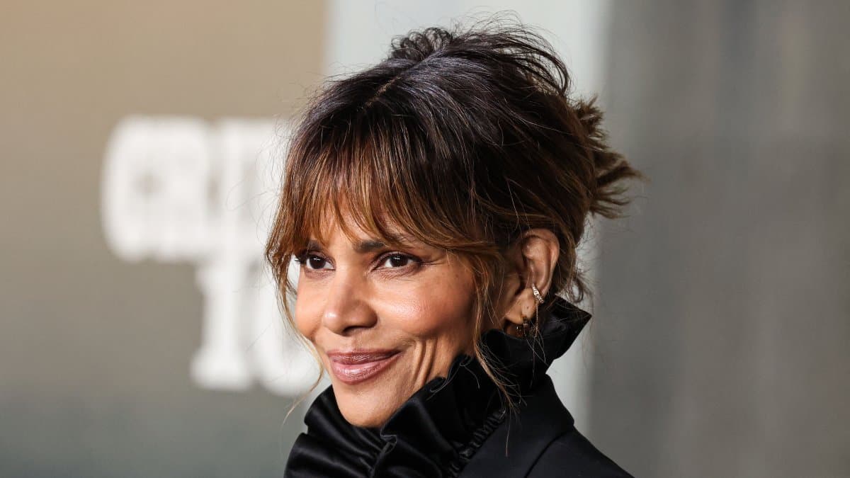 Halle Berry, luciendo un diseño de Gucci y Cartier, en el estreno mundial de «Crime 101»