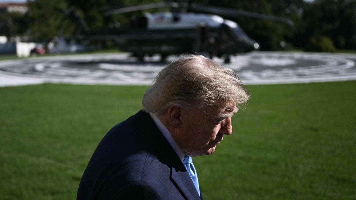 Donald Trump declarando a la prensa desde la Casa Blanca, este 5 de octubre.