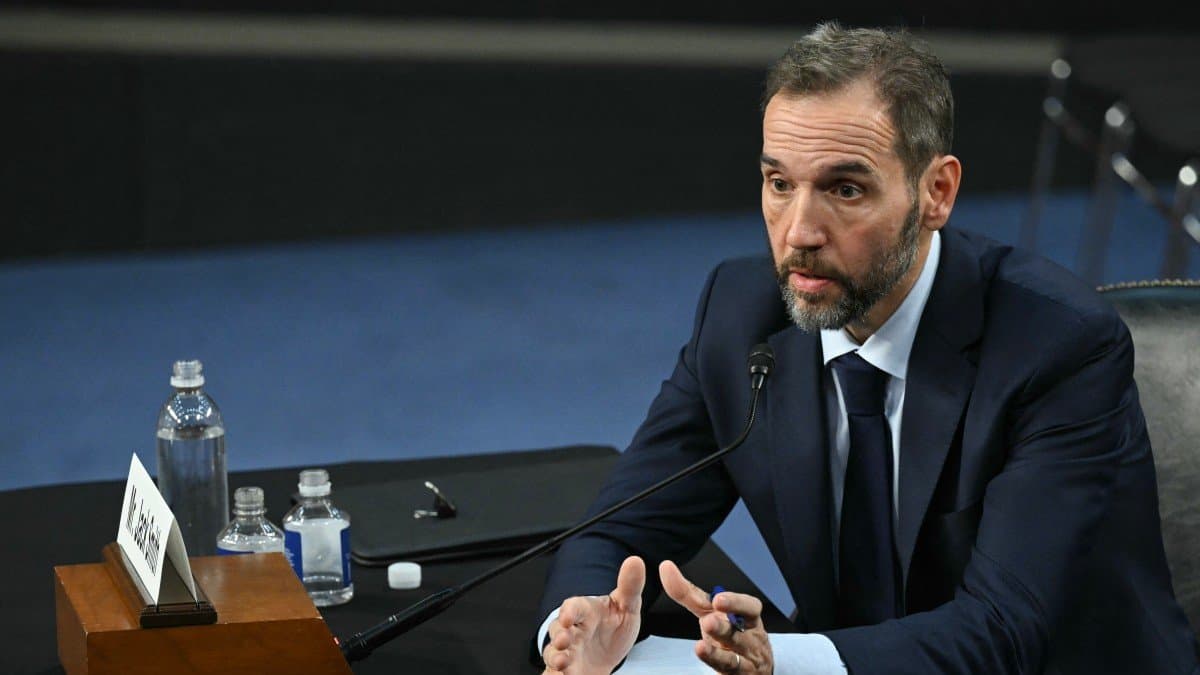 El exfiscal especial de EE. UU. Jack Smith testifica durante una audiencia del Comité Judicial del Senado en el Capitolio