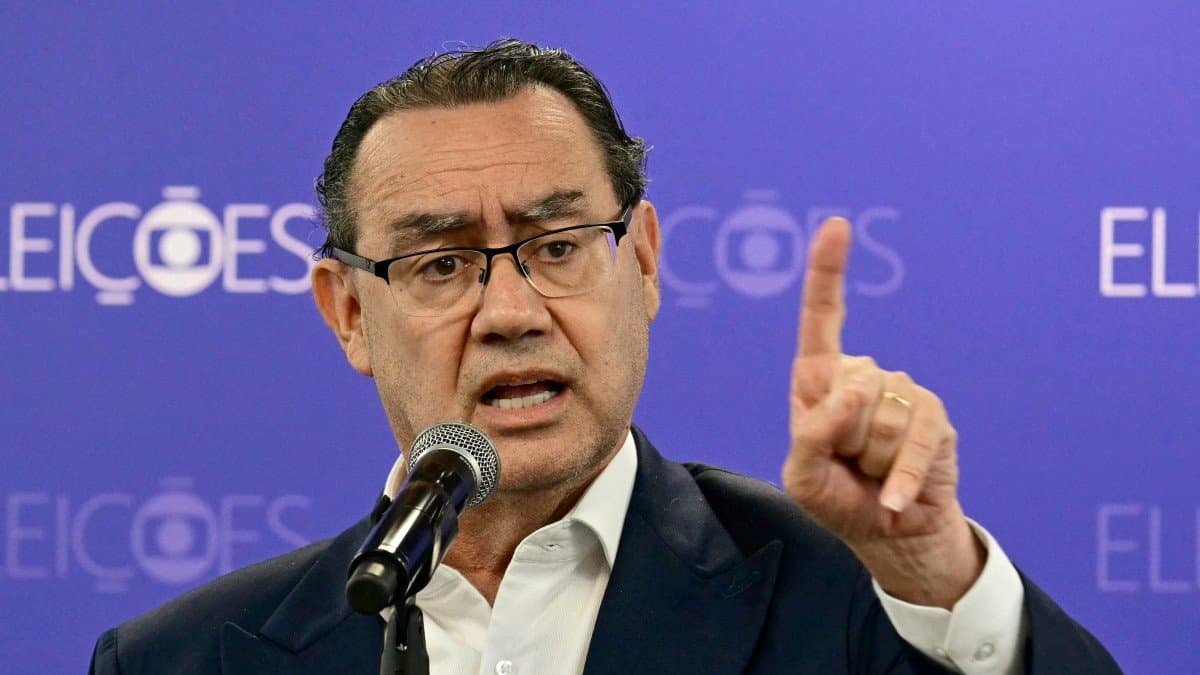 Augusto Cury del partido Avante habla con los medios en una imagen de archivo