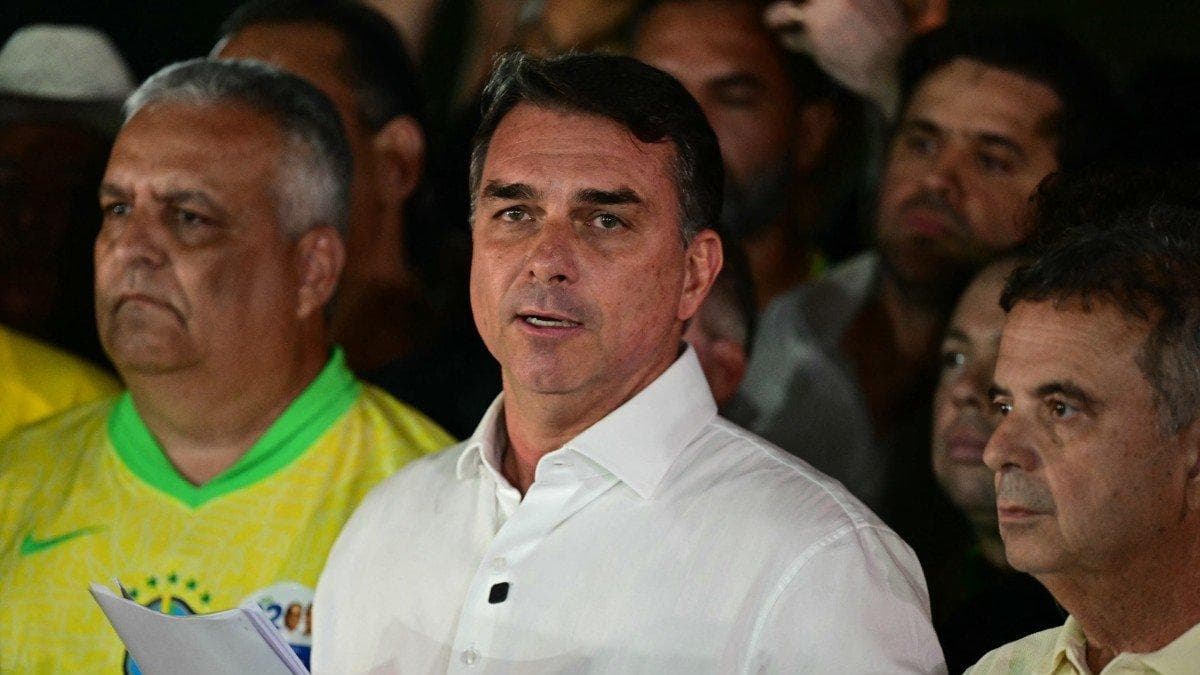 El senador brasileño de derecha y candidato presidencial por el Partido Liberal (PL), Flavio Bolsonaro,
