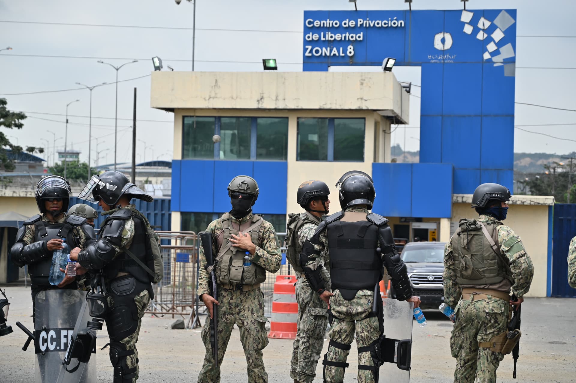 Ecuador extradites two individuals to the US implicated in the assassination of presidential candidate Villavicencio and a leader of Los Choneros