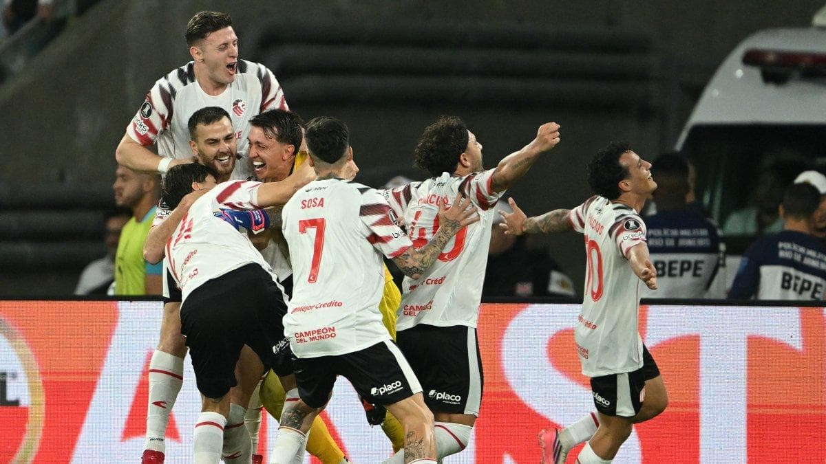 Los jugadores de Estudiantes celebran el pase a la final de la Copa Libertadores 2026